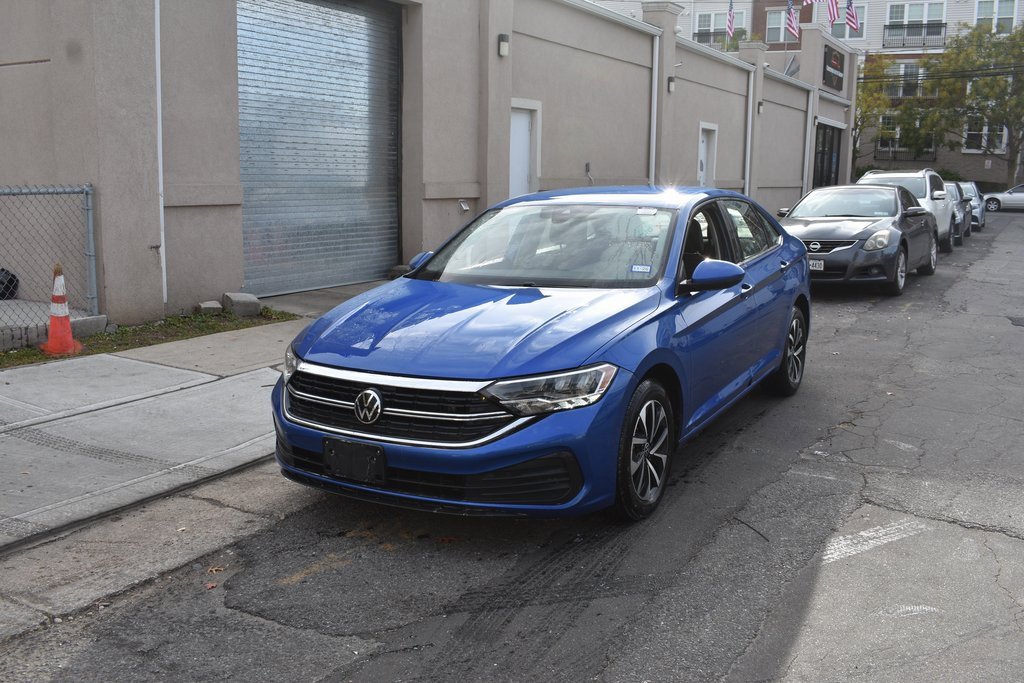 Used 2024 Volkswagen Jetta S image 2