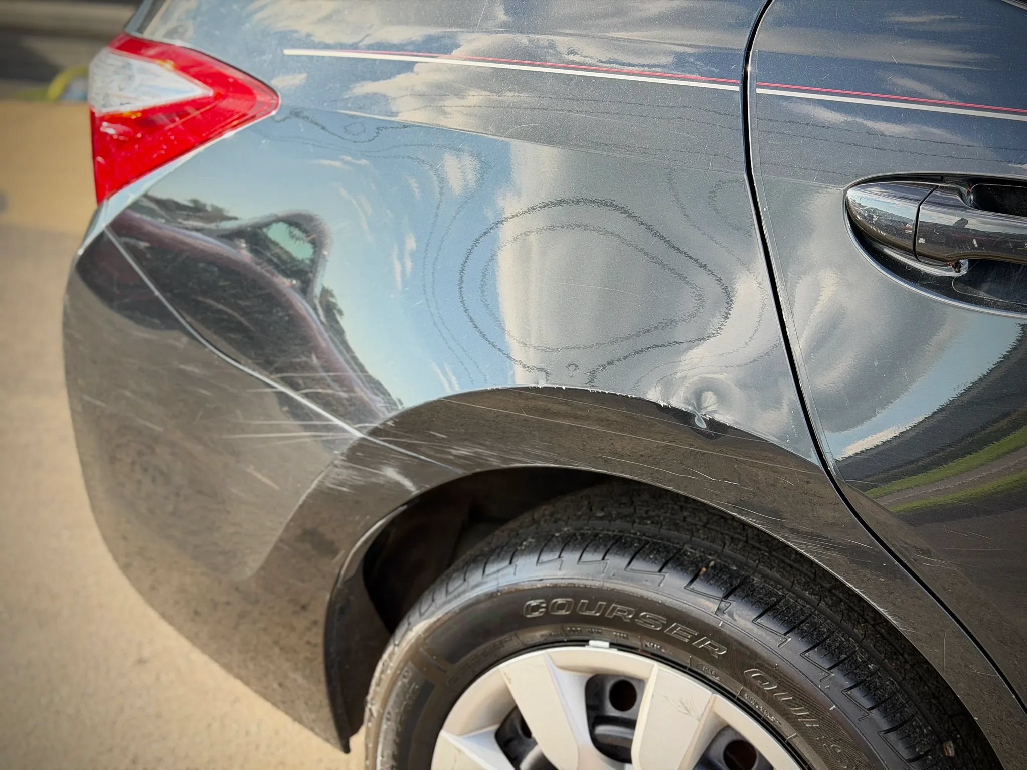 Used 2014 Toyota Corolla LE FWD image 17