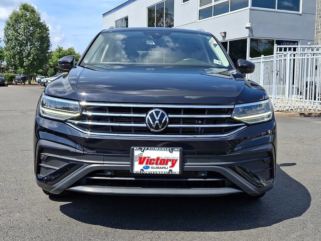 Used 2022 Volkswagen Tiguan SE AWD/4WD image 2