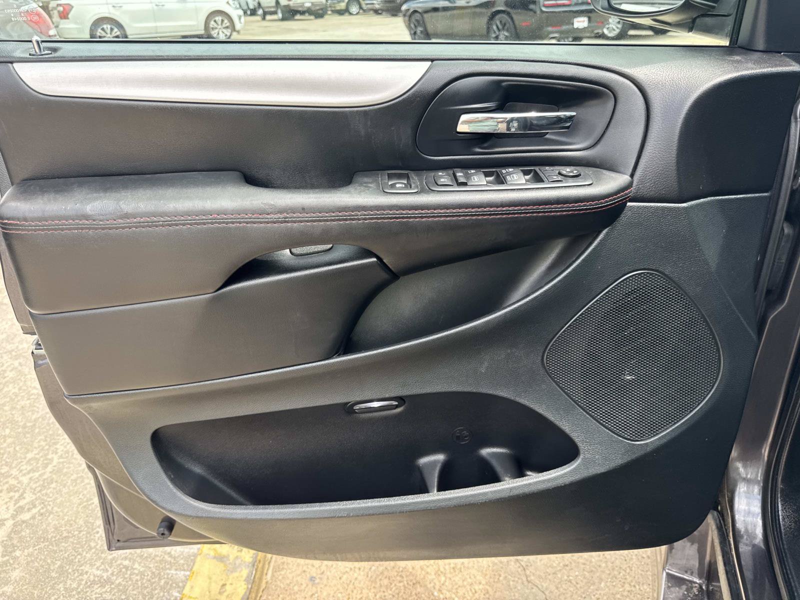 Used 2016 Dodge Grand Caravan R/T w/ Safety Sphere Group FWD image 21