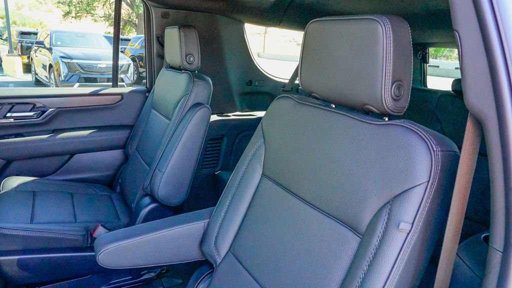 New 2026 GMC Yukon Denali w/ Sun & Power Step Package image 11