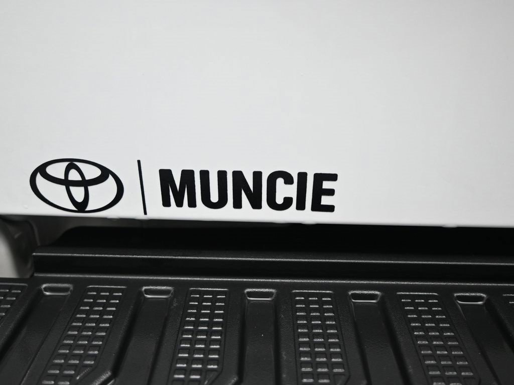 Used 2023 Chevrolet Silverado 1500 LT image 32