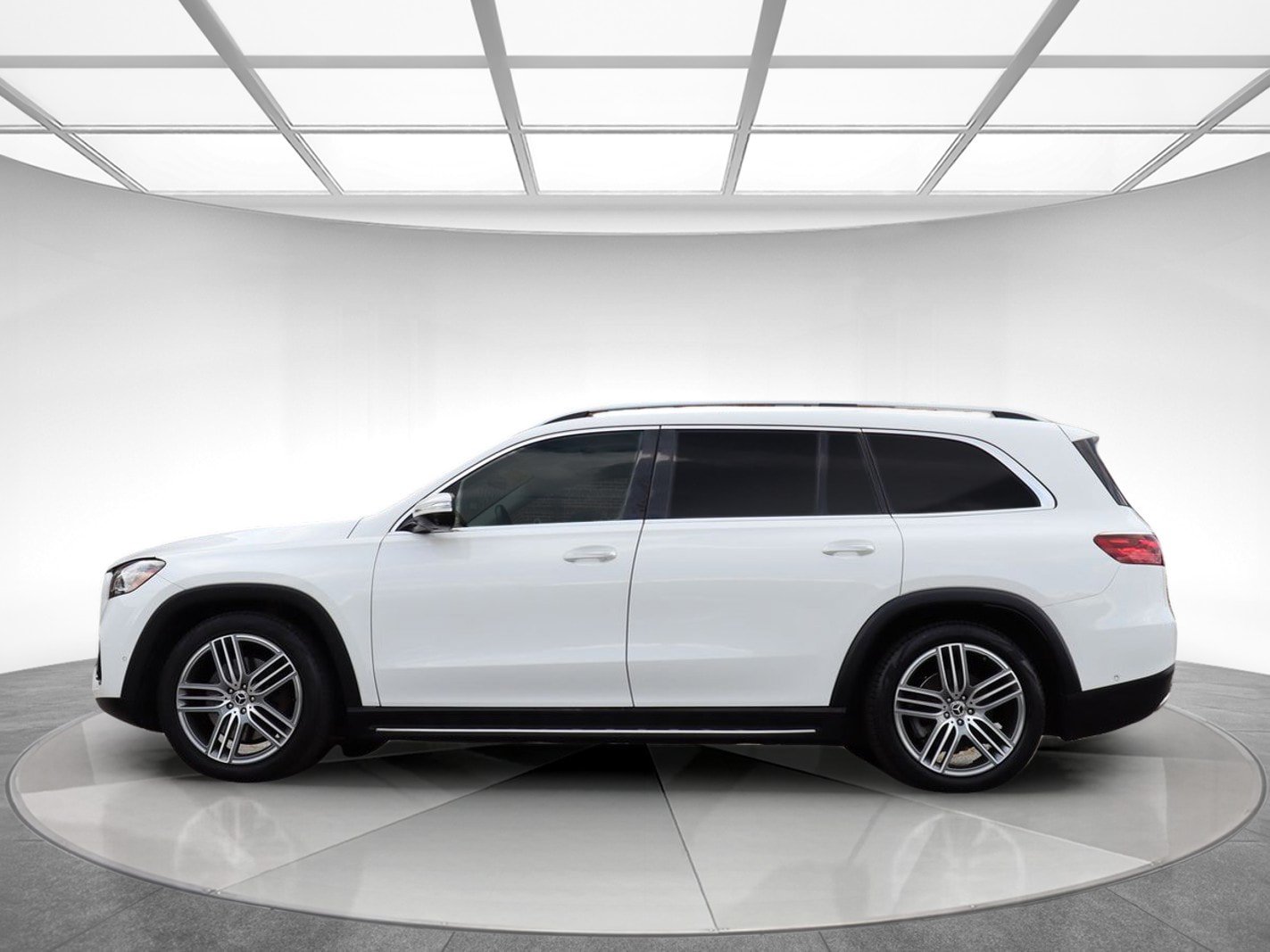 Used 2024 Mercedes-Benz GLS 450 4MATIC image 4