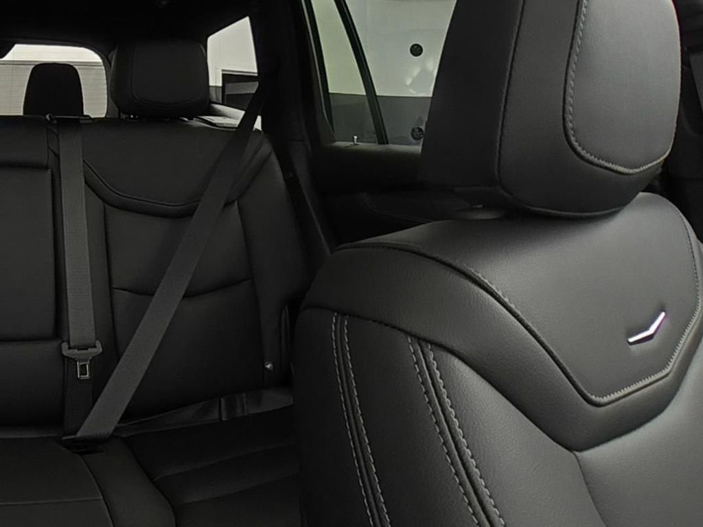 New 2025 Cadillac XT6 Luxury w/ LPO, Floor Liner Package AWD/4WD image 15