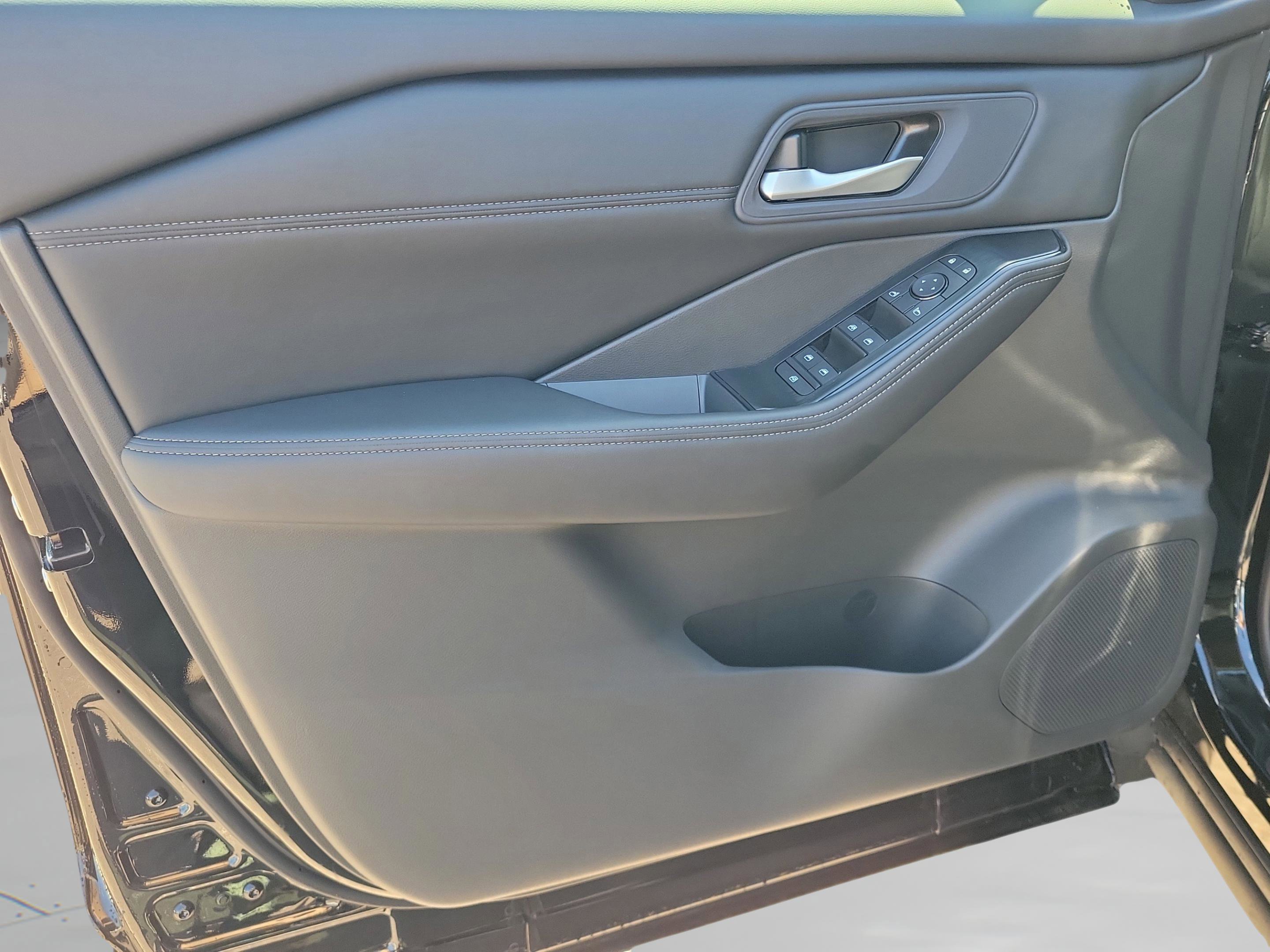 New 2026 Nissan Rogue SV FWD image 19