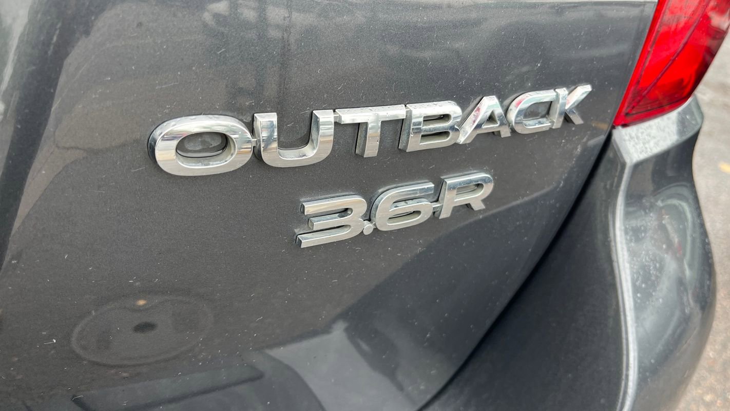 Used 2018 Subaru Outback 3.6R Limited AWD/4WD image 18