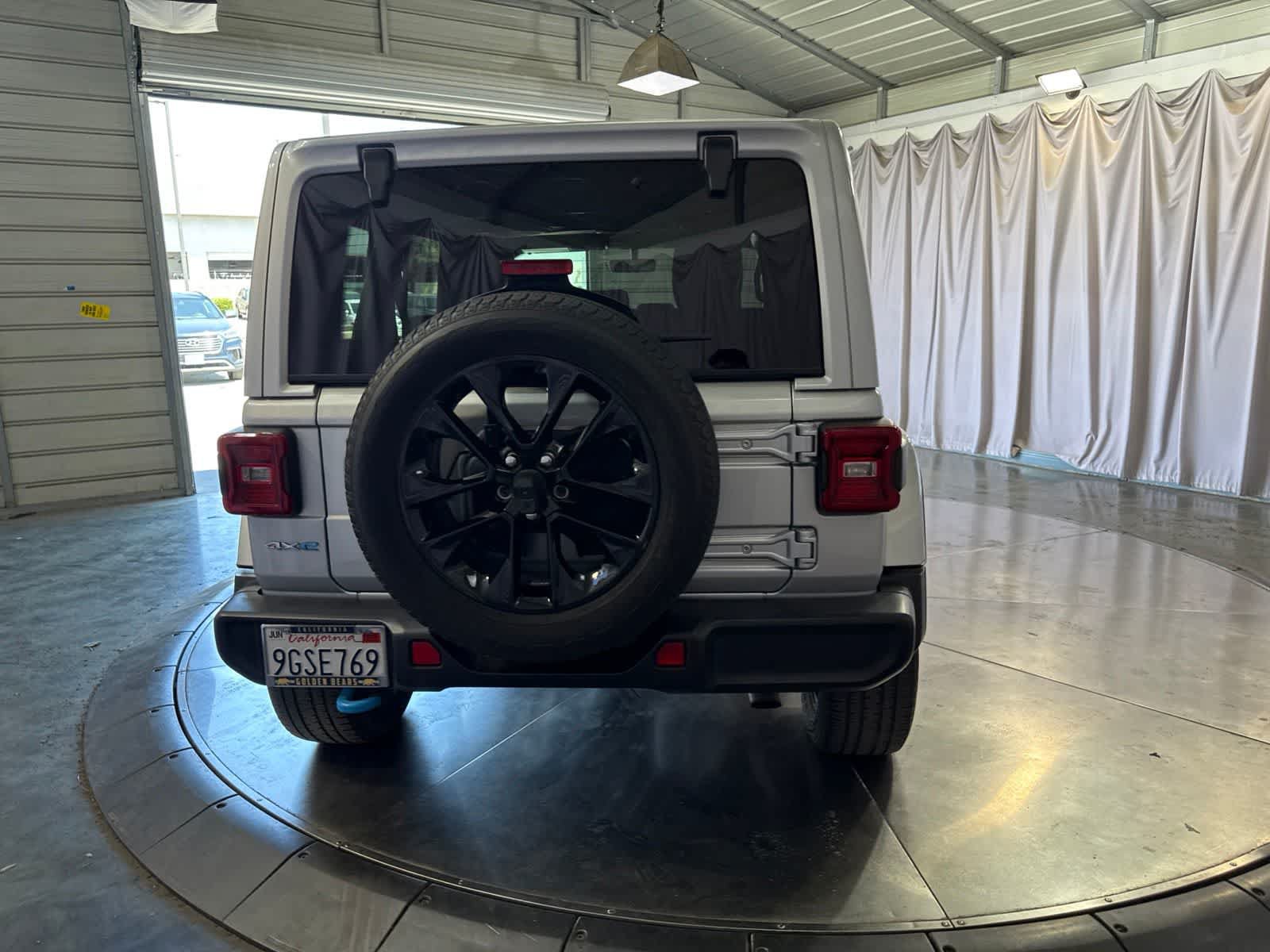 Used 2023 Jeep Wrangler Unlimited Sahara w/ Cold Weather Group AWD/4WD image 6