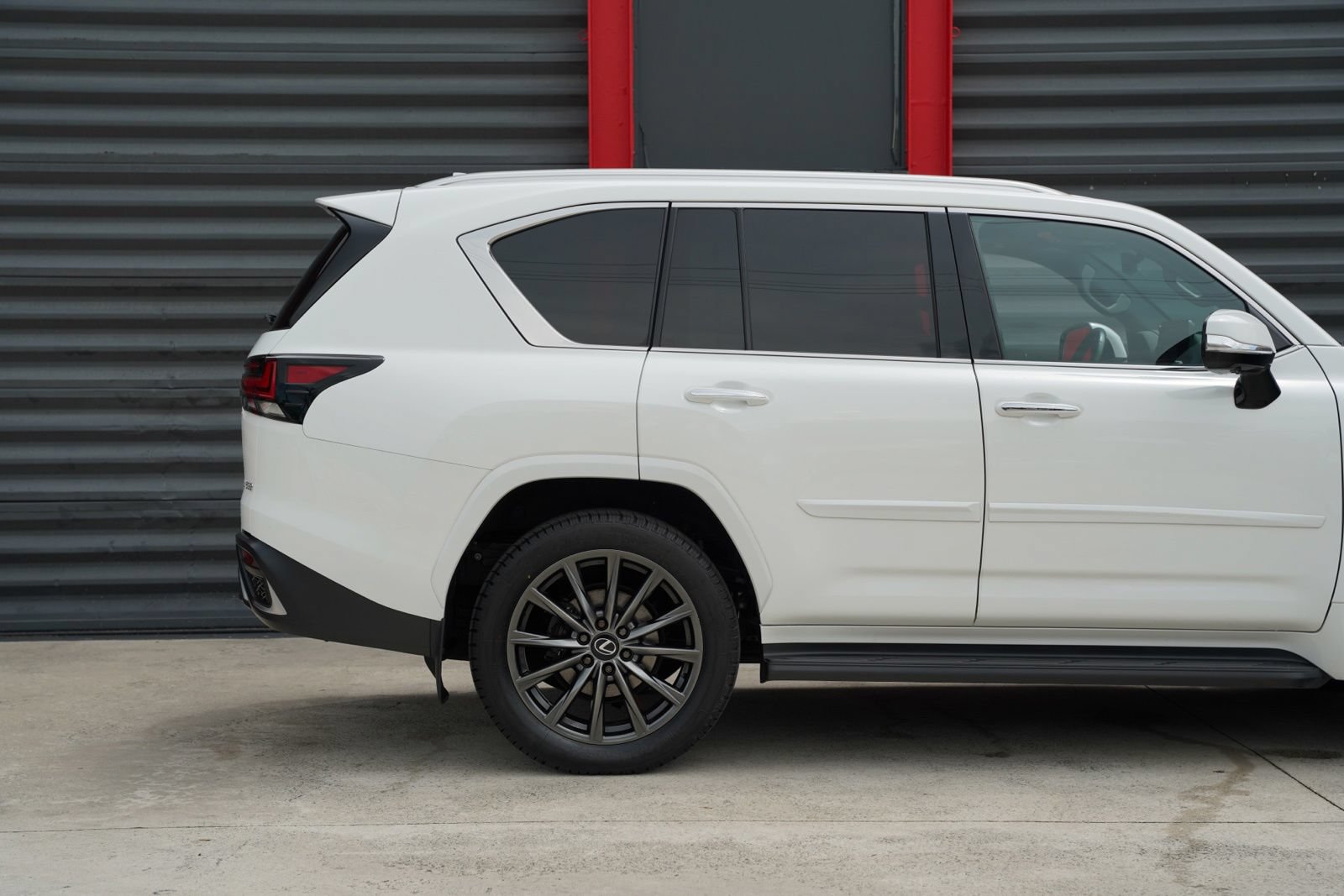 Used 2023 Lexus LX 600 F Sport w/ Accessory Package (Z1) AWD/4WD image 7