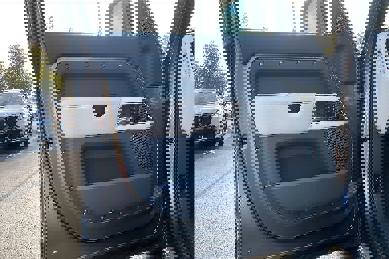 Used 2023 Land Rover Defender 110 SE image 25