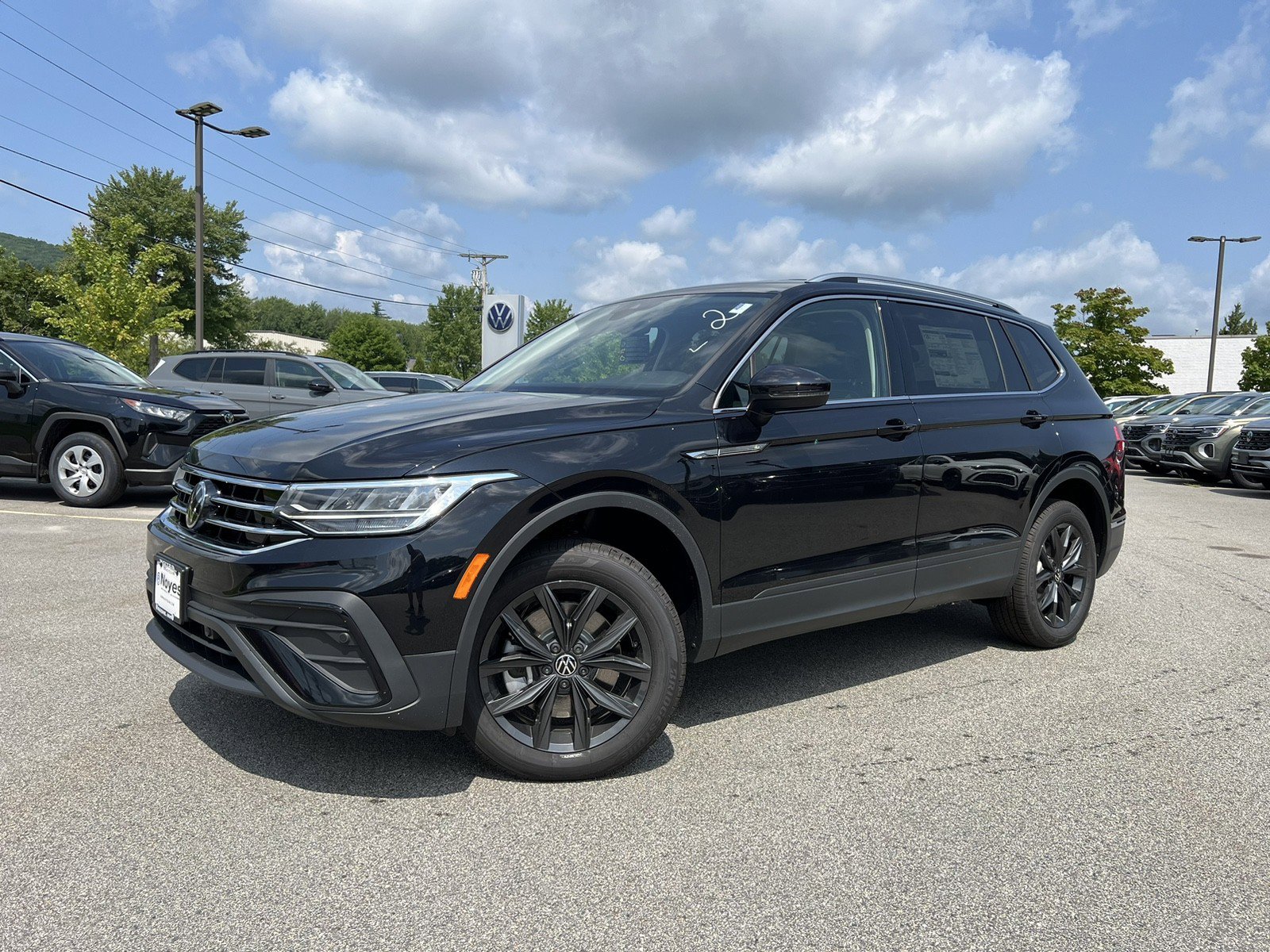 Used 2024 Volkswagen Tiguan SE