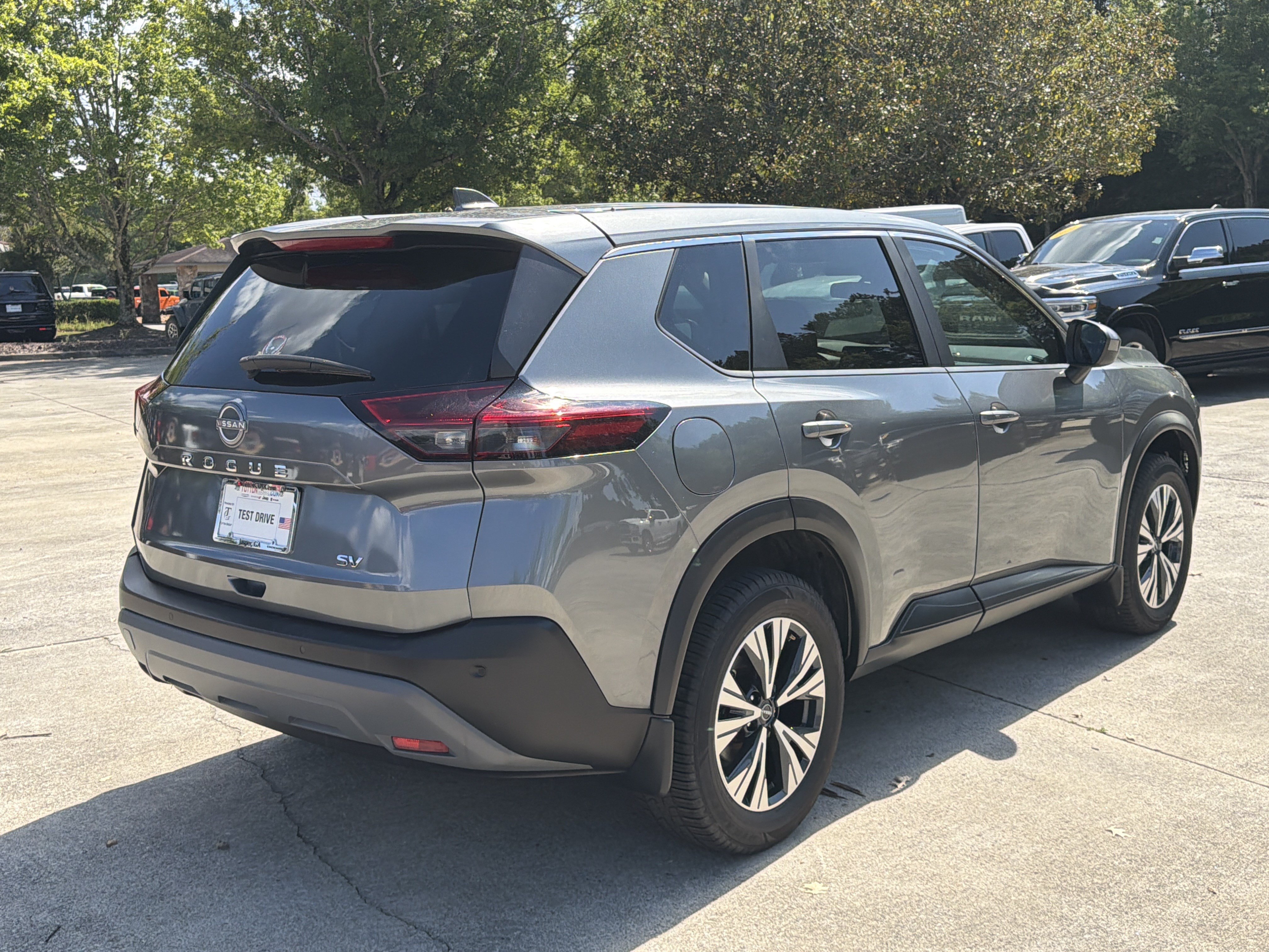 Used 2023 Nissan Rogue SV FWD image 7