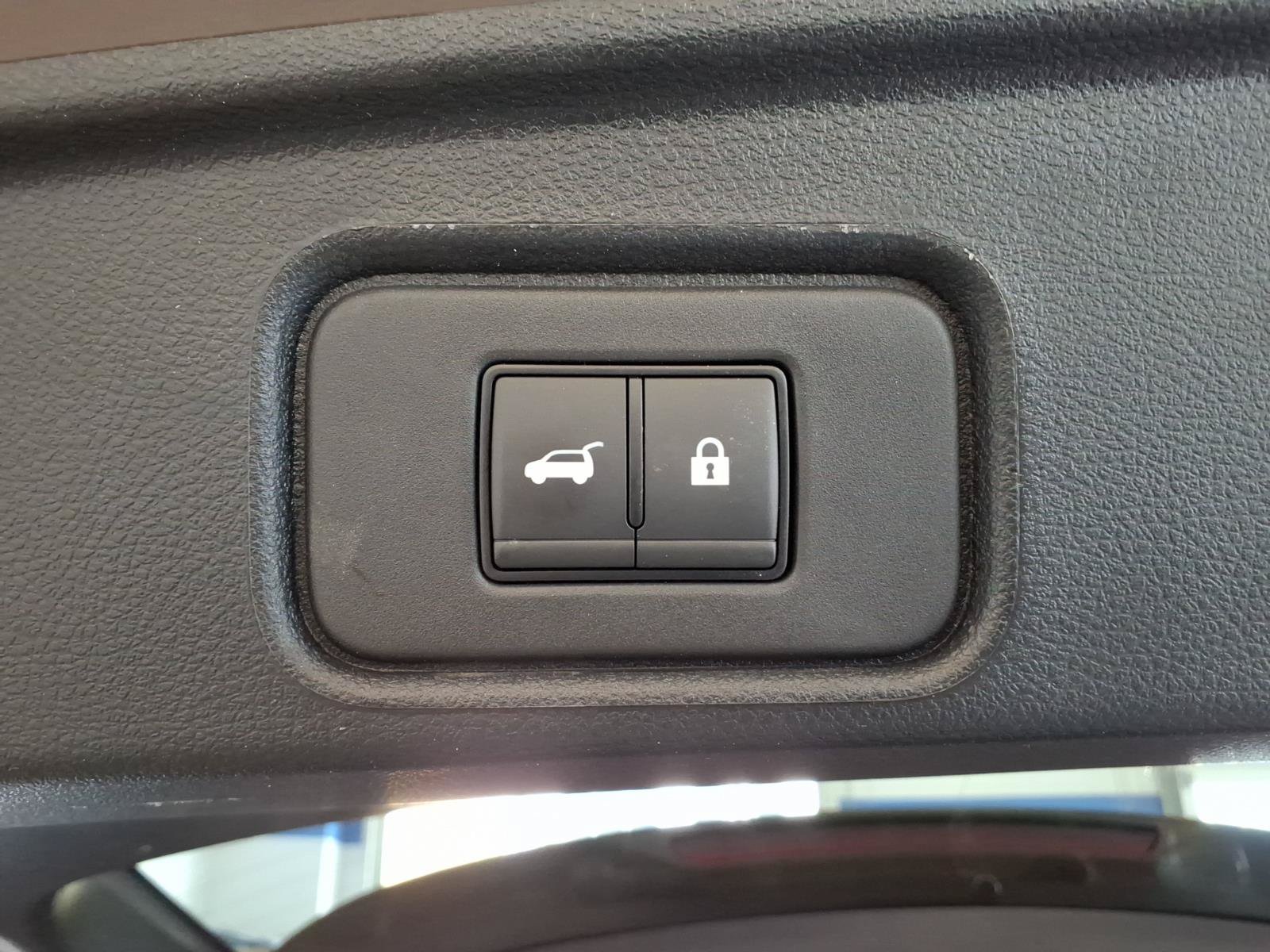 Used 2025 Nissan Pathfinder Platinum AWD/4WD image 17