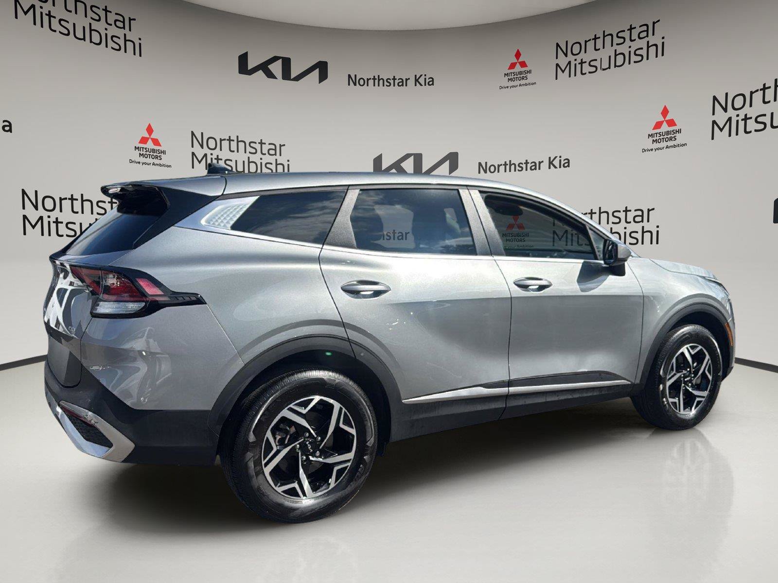 Used 2025 Kia Sportage LX AWD/4WD image 7