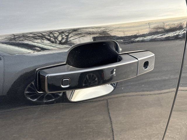 Used 2024 Land Rover Defender 90 S image 14