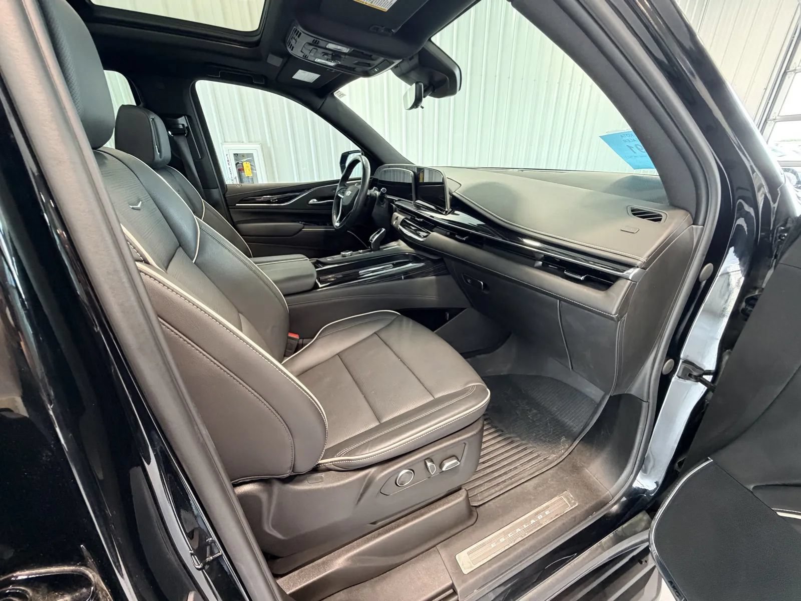 Used 2023 Cadillac Escalade Sport w/ Touring Package AWD/4WD image 28