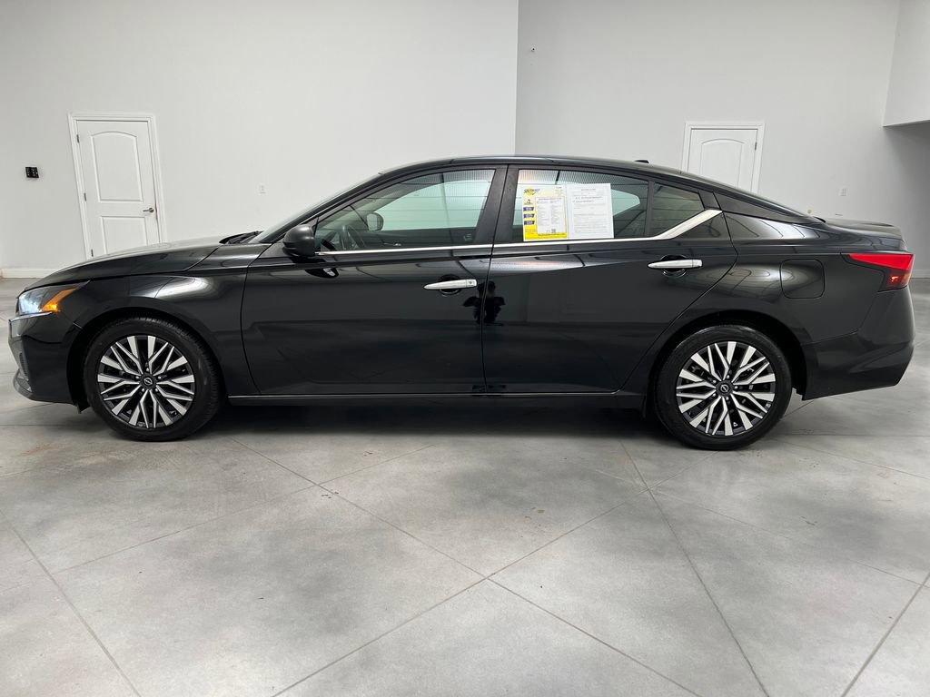 Used 2024 Nissan Altima 2.5 SV image 4