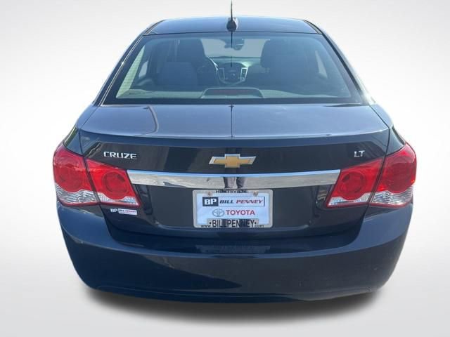 Used 2016 Chevrolet Cruze LT w/ Technology Package FWD image 4