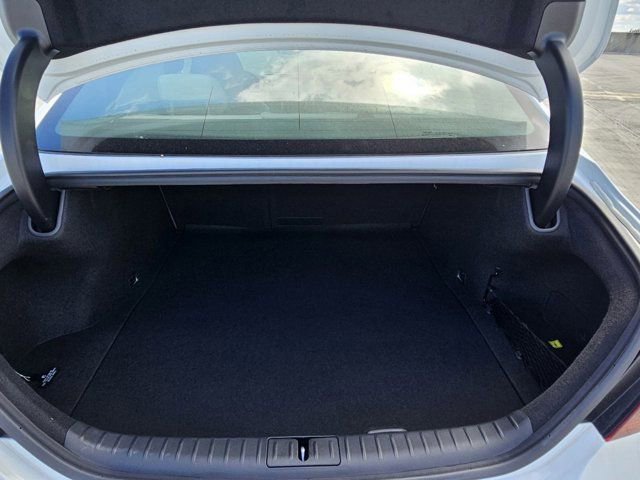 Used 2025 Genesis G70 2.5T RWD image 8