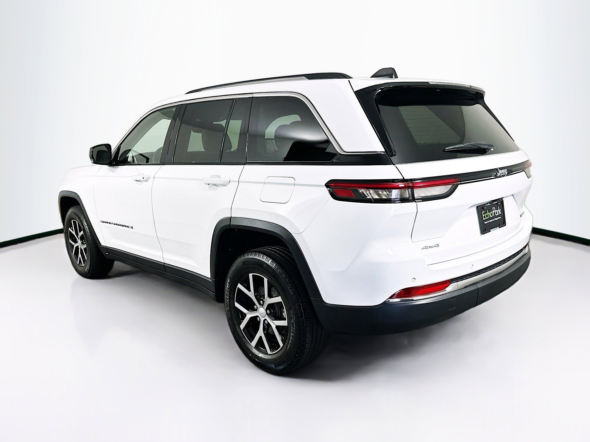 Used 2023 Jeep Grand Cherokee Limited AWD/4WD image 5