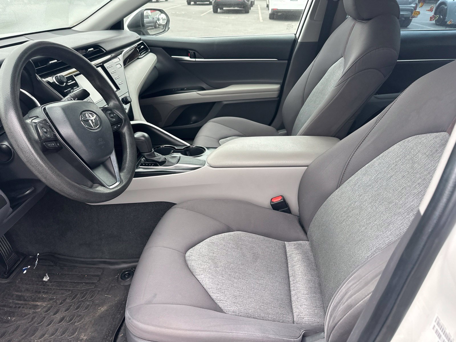Used 2020 Toyota Camry LE FWD image 5