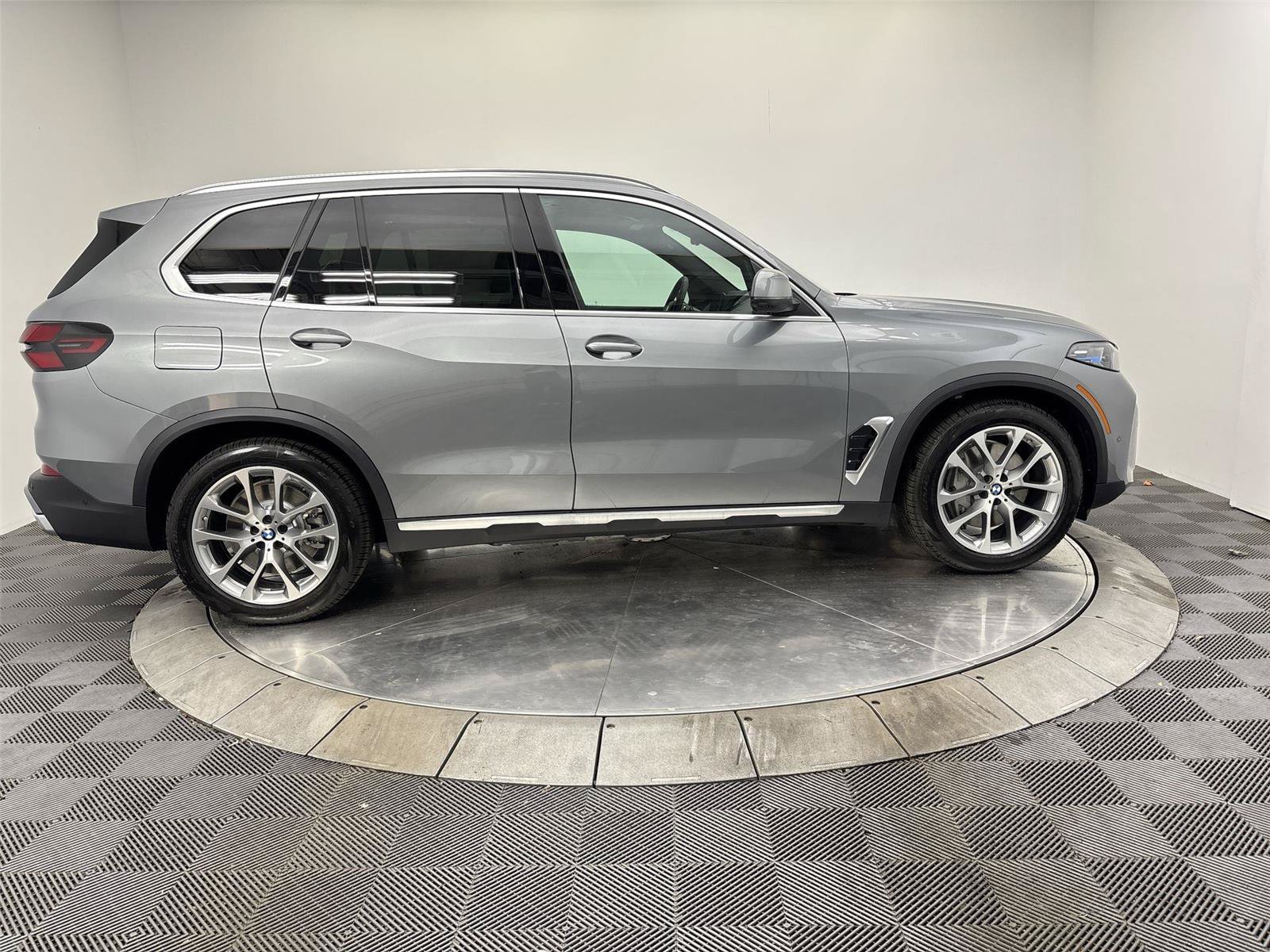 New 2026 BMW X5 xDrive50e w/ Executive Package AWD/4WD image 17