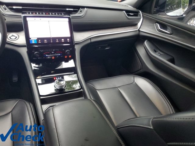 Used 2025 Jeep Grand Cherokee Limited RWD image 16