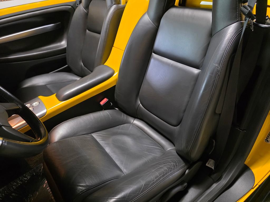 Used 2004 Chevrolet SSR w/ Preferred Equipment Group RWD image 12