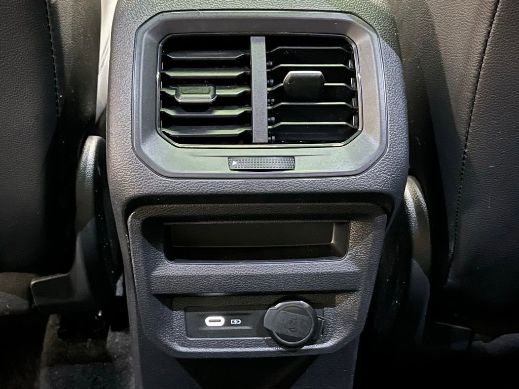 Used 2024 Volkswagen Tiguan SE w/ Panoramic Sunroof Package image 23