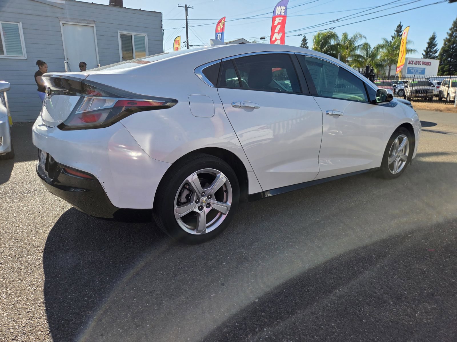Used 2016 Chevrolet Volt LT w/ Comfort Package FWD image 4