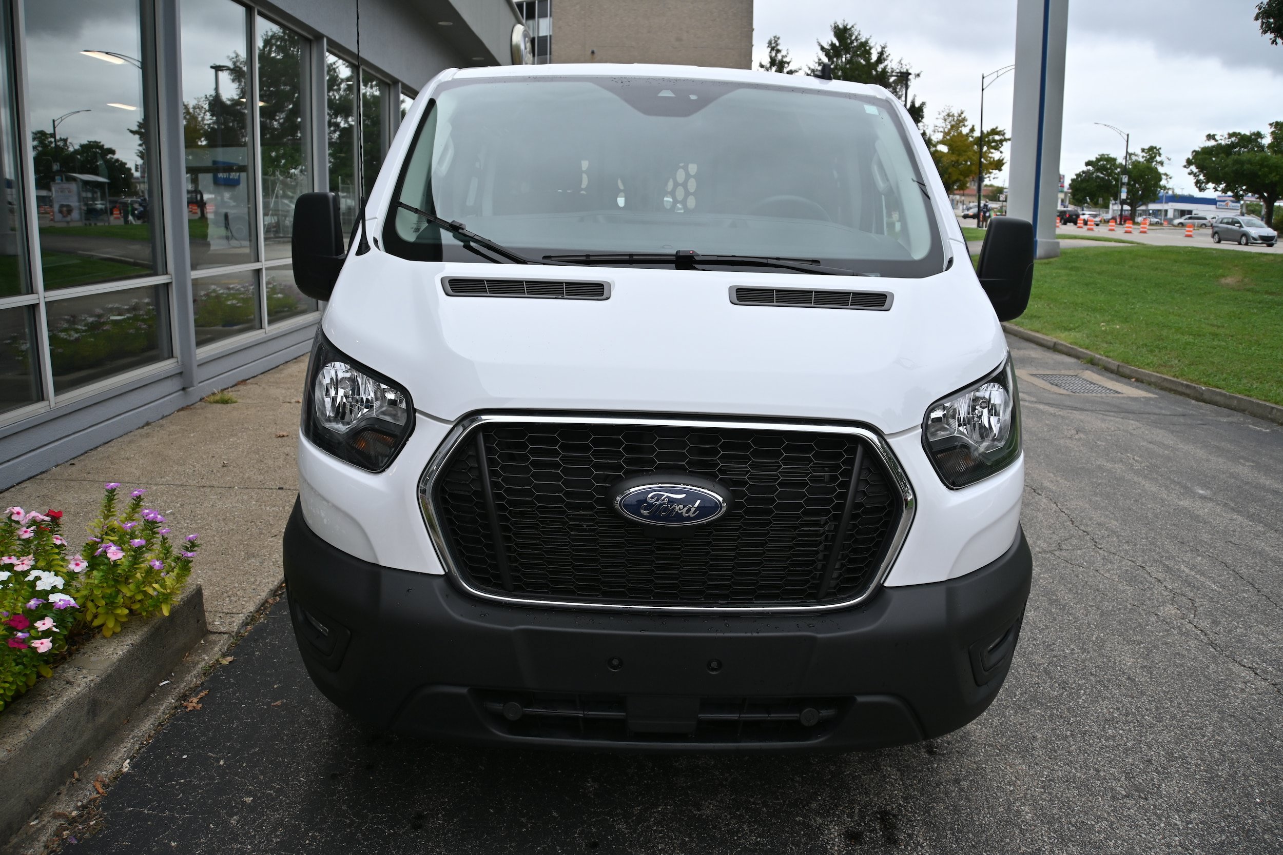 Used 2025 Ford Transit 250 Low Roof w/ Exterior Upgrade Package RWD image 3