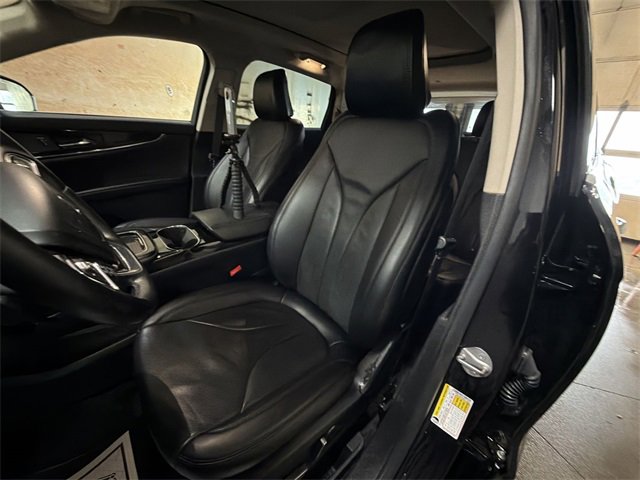 Used 2022 Lincoln Nautilus Reserve w/ Equipment Group 201A image 11