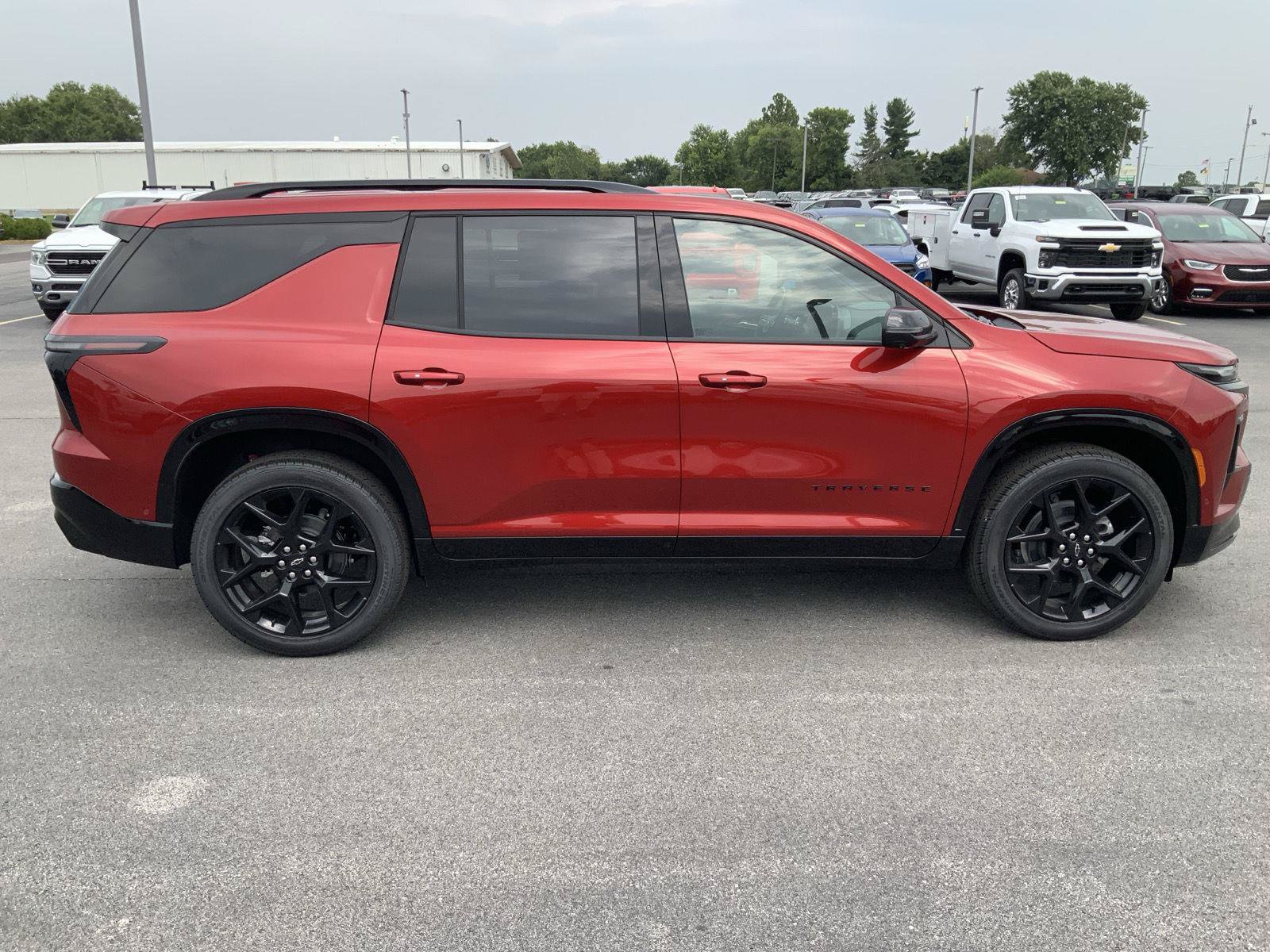 New 2026 Chevrolet Traverse RS w/ LPO, Floor Liner Package FWD image 14