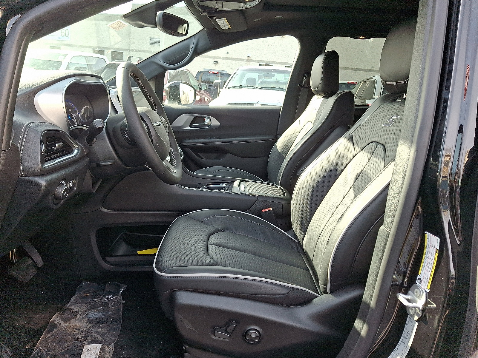 New 2026 Chrysler Pacifica Limited image 11