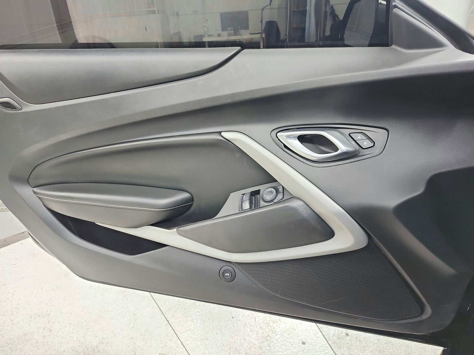 Used 2018 Chevrolet Camaro SS image 31