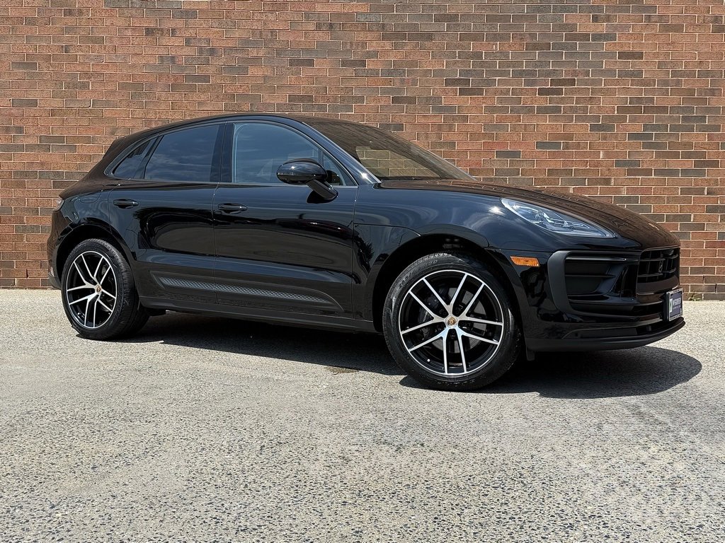Certified 2024 Porsche Macan image 9