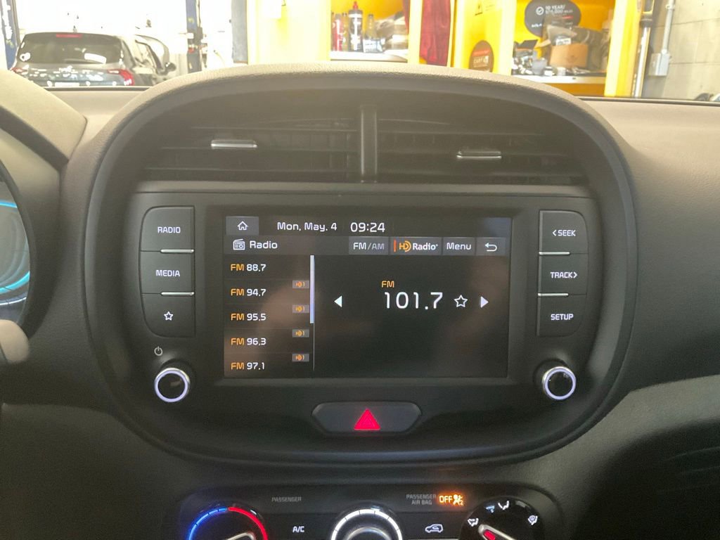 Used 2025 Kia Soul LX FWD image 17