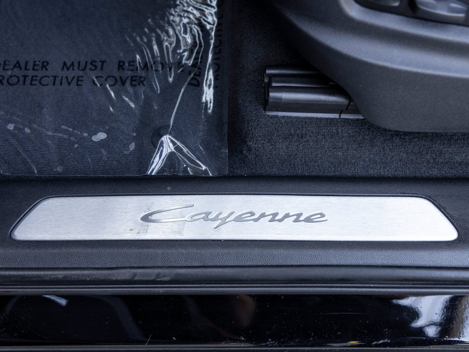 Used 2024 Porsche Cayenne Coupe AWD/4WD image 28