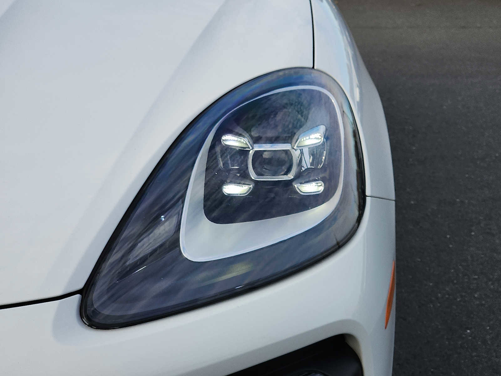 Used 2022 Porsche Cayenne Platinum Edition image 9