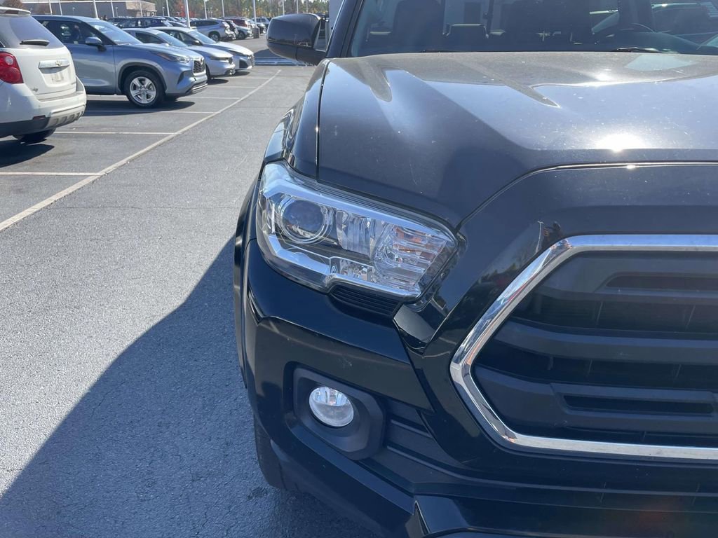 Used 2018 Toyota Tacoma SR5 w/ SR5 Appearance Package (SM) image 16