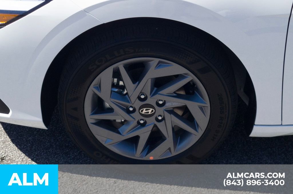 Used 2025 Hyundai Elantra Blue image 11