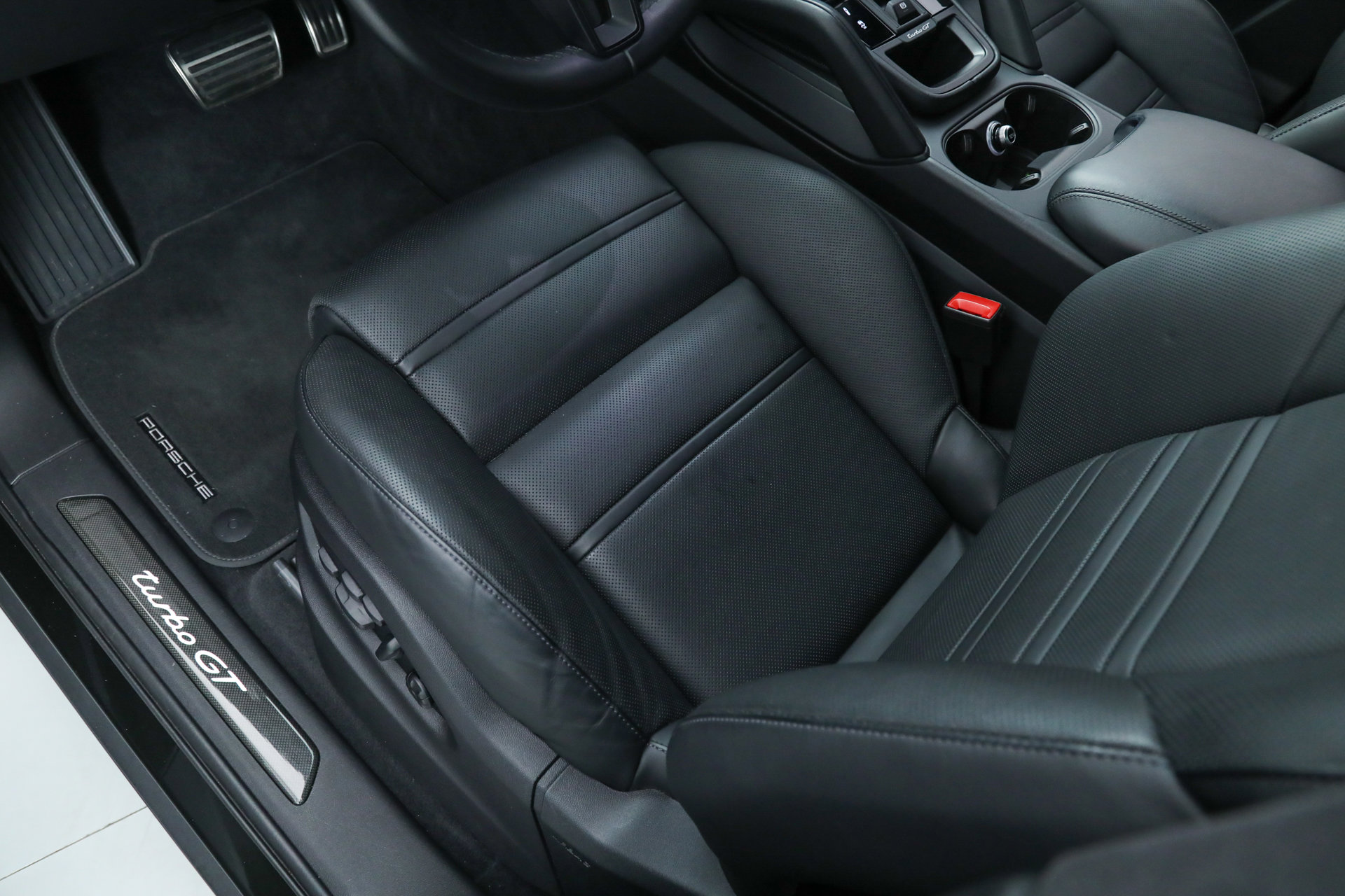 Used 2022 Porsche Cayenne Turbo GT image 24