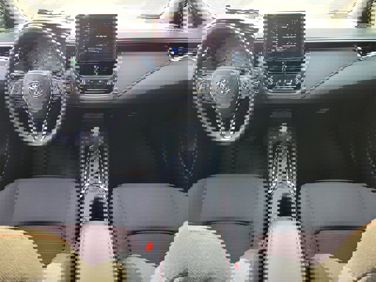 Used 2023 Toyota Corolla SE image 12