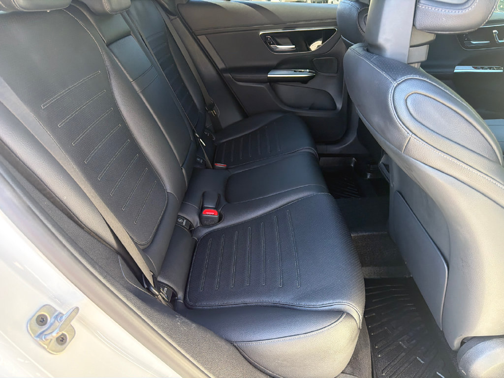 Used 2024 Mercedes-Benz GLC 300 4MATIC image 15