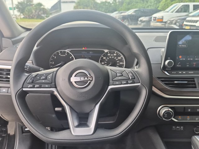 Used 2025 Nissan Altima 2.5 SV FWD image 19