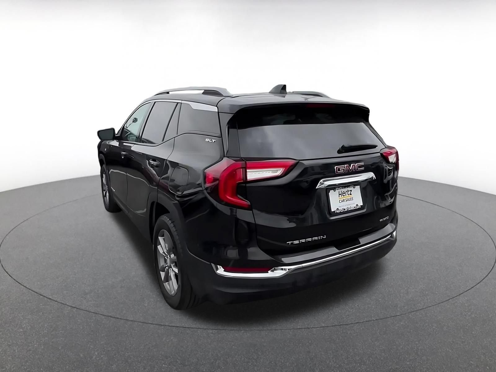 Used 2024 GMC Terrain SLT AWD/4WD image 11