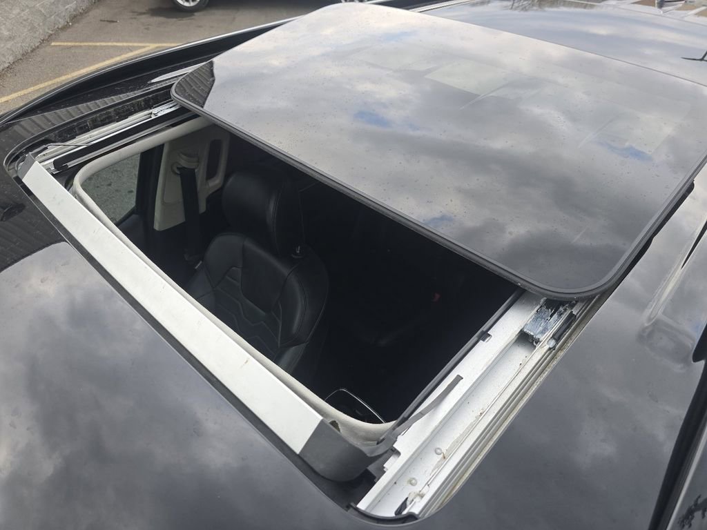 Used 2022 Kia Telluride SX w/ SX Prestige Package AWD/4WD image 3