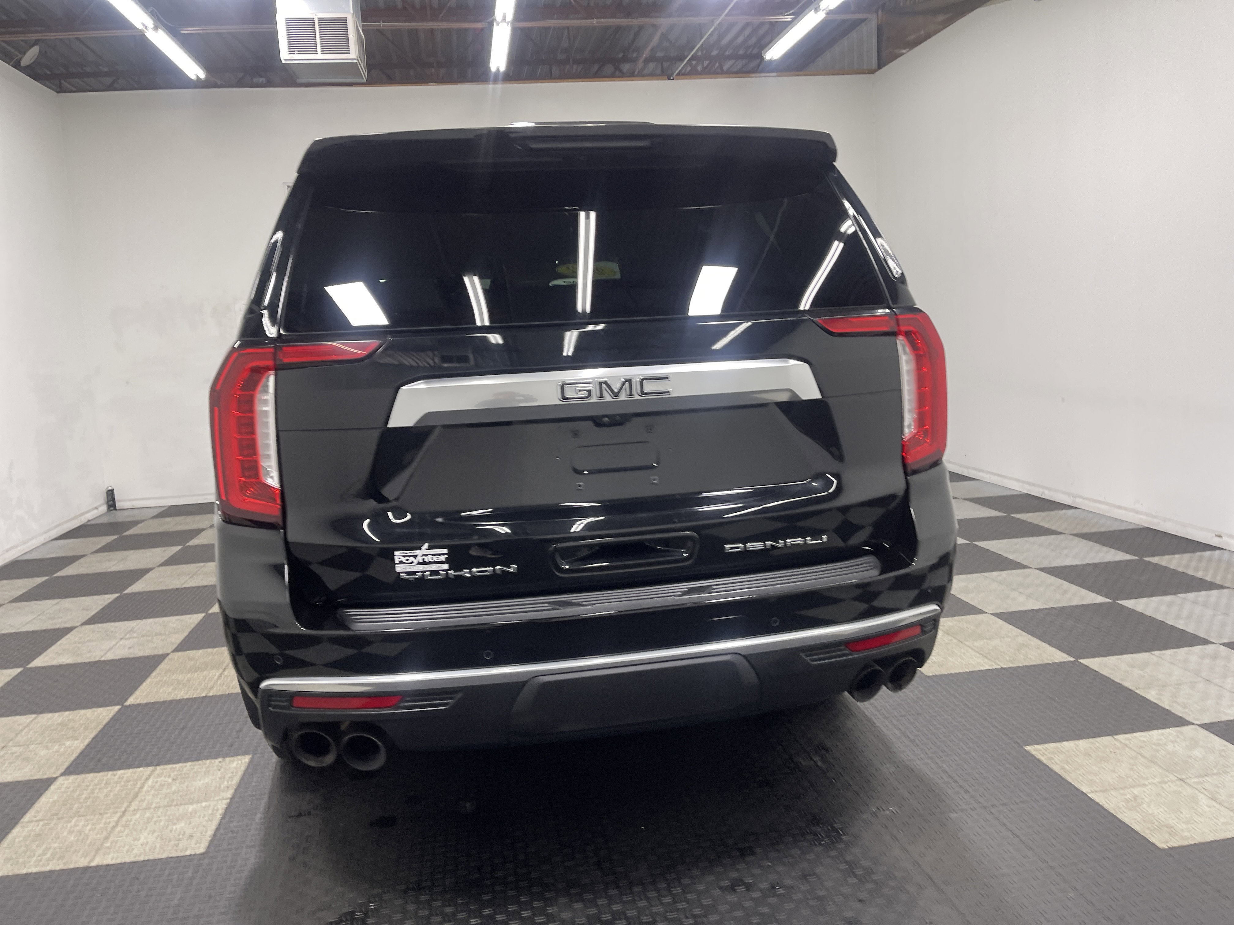 Used 2022 GMC Yukon Denali w/ Advanced Technology Package AWD/4WD image 3
