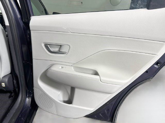 Used 2024 Hyundai Kona Limited FWD image 27