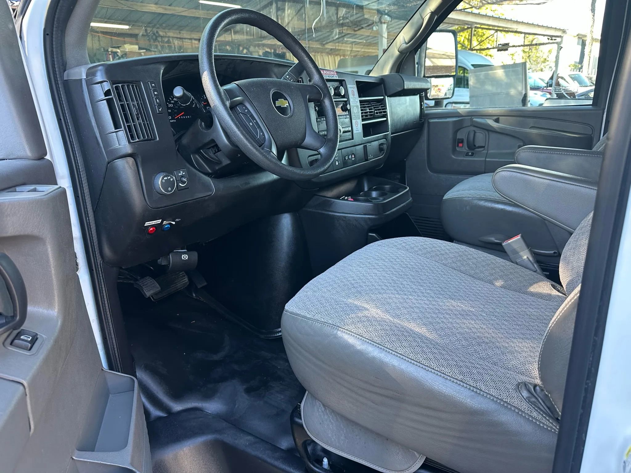 Used 2015 Chevrolet Express 3500 image 8