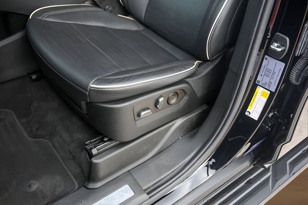 Certified 2022 Cadillac Escalade ESV Premium Luxury AWD/4WD image 8